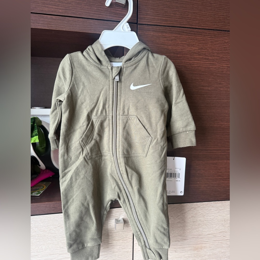 NIKE baby 3m footsie on zipper